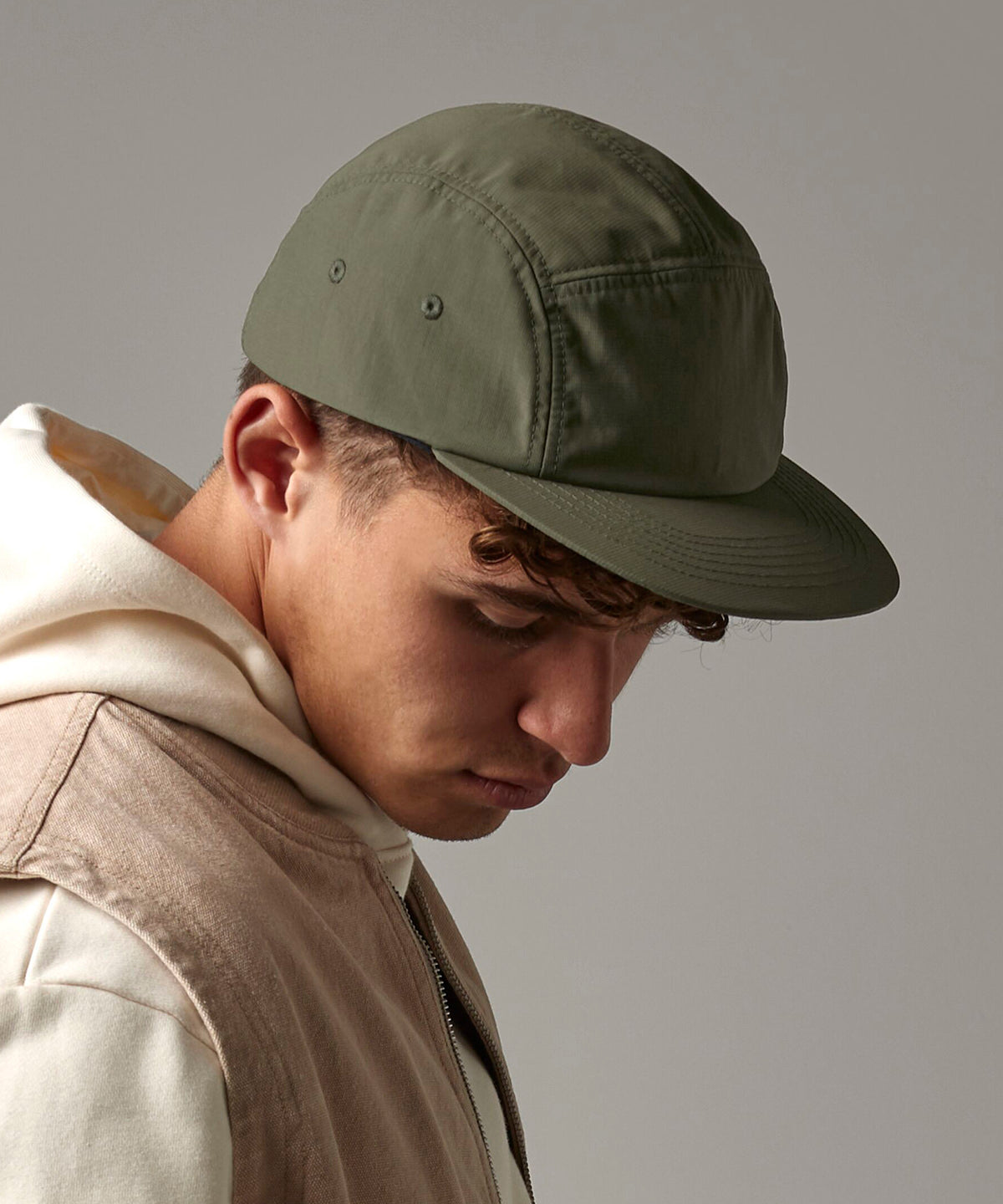 Outdoor 5-panel camper cap – lifestyle