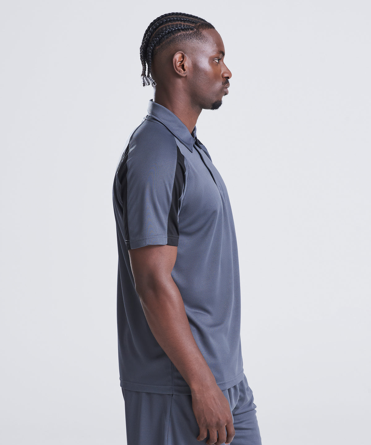 Contrast cool polo – lifestyle