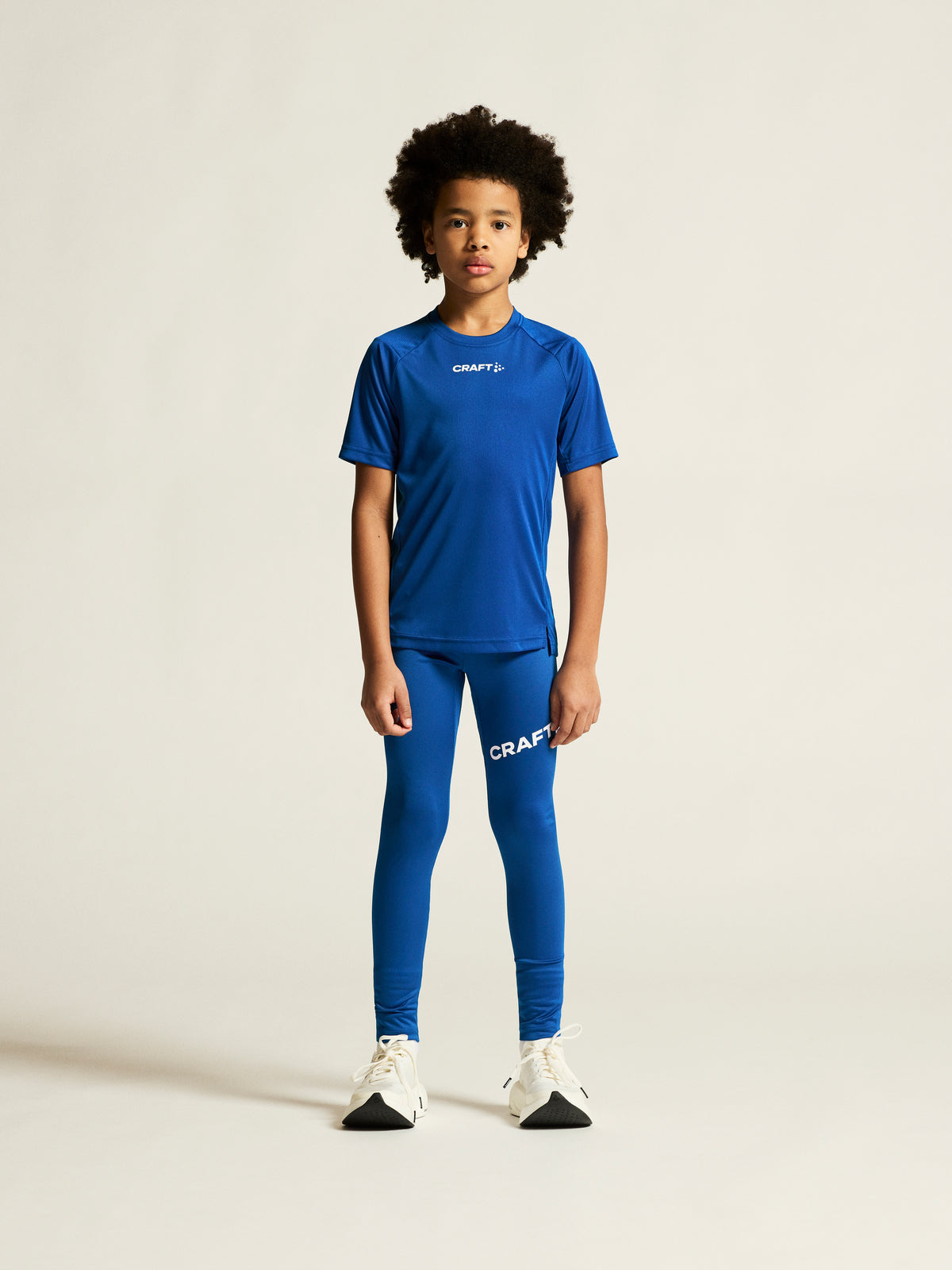 RUSH 2.0 SS TEE JR – modellbild