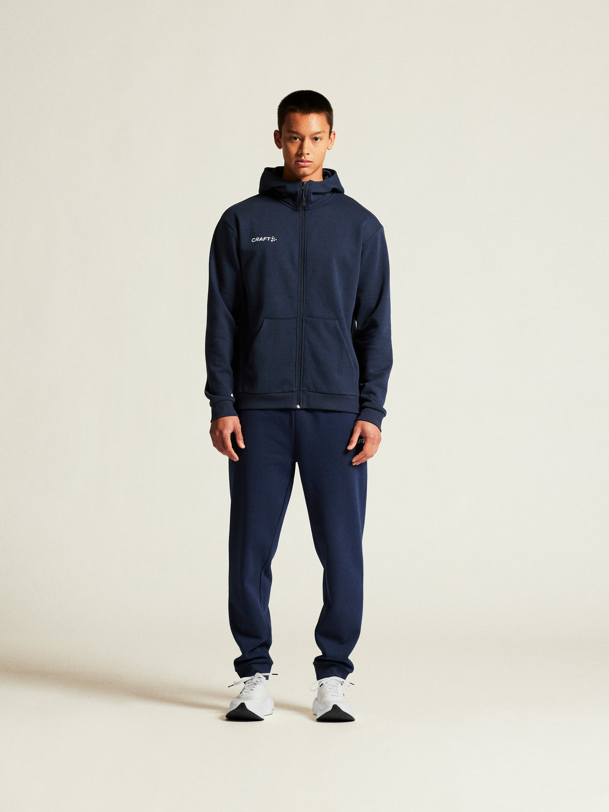 COMMUNITY 2.0 LOGO FZ HOODIE M – modellbild