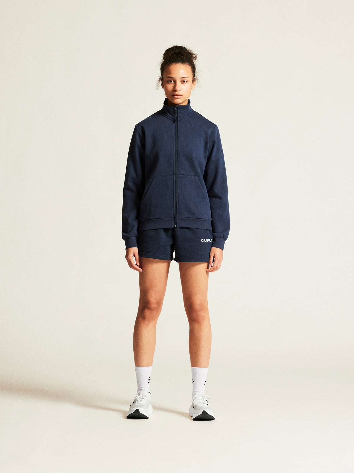 COMMUNITY 2.0 ZIP JKT W – modellbild
