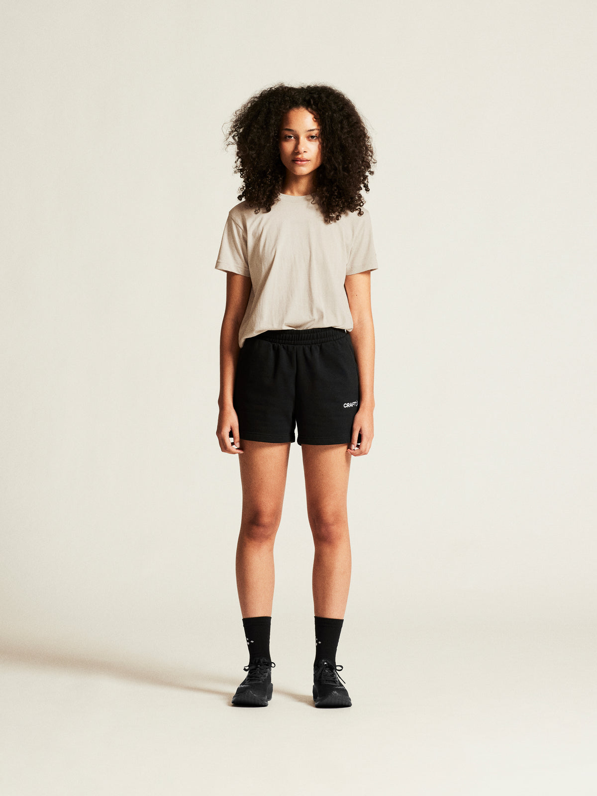 COMMUNITY 2.0 TEE W – modellbild