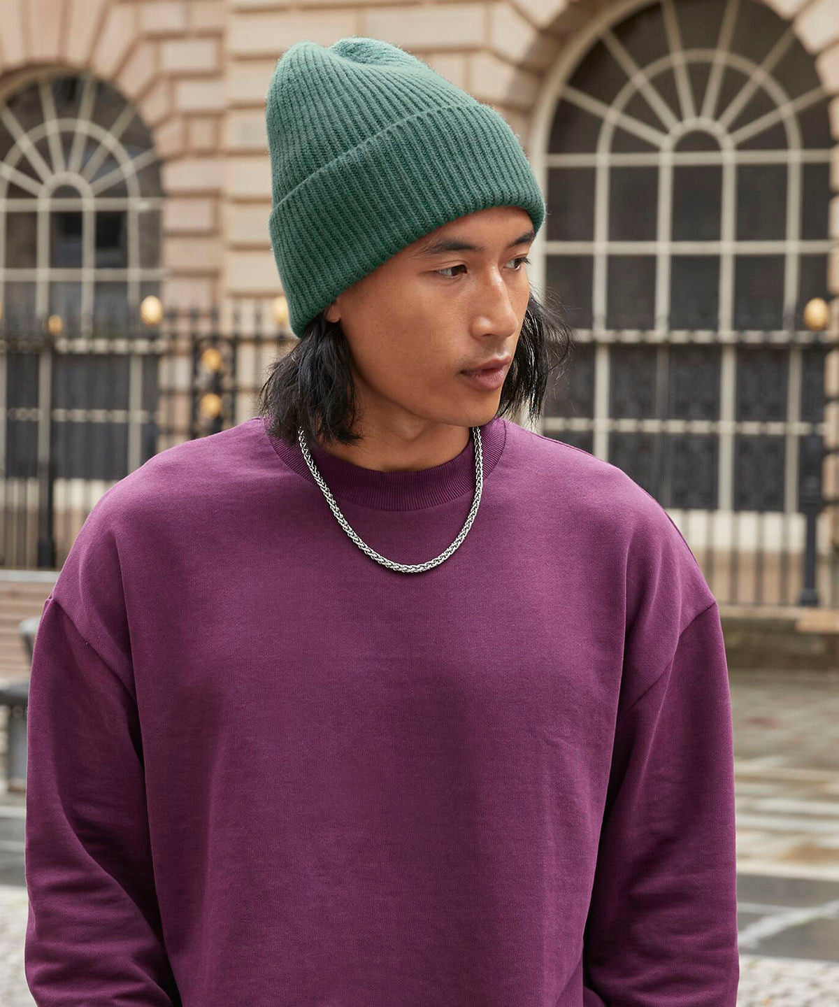 Oversized cuffed beanie – lifestyle