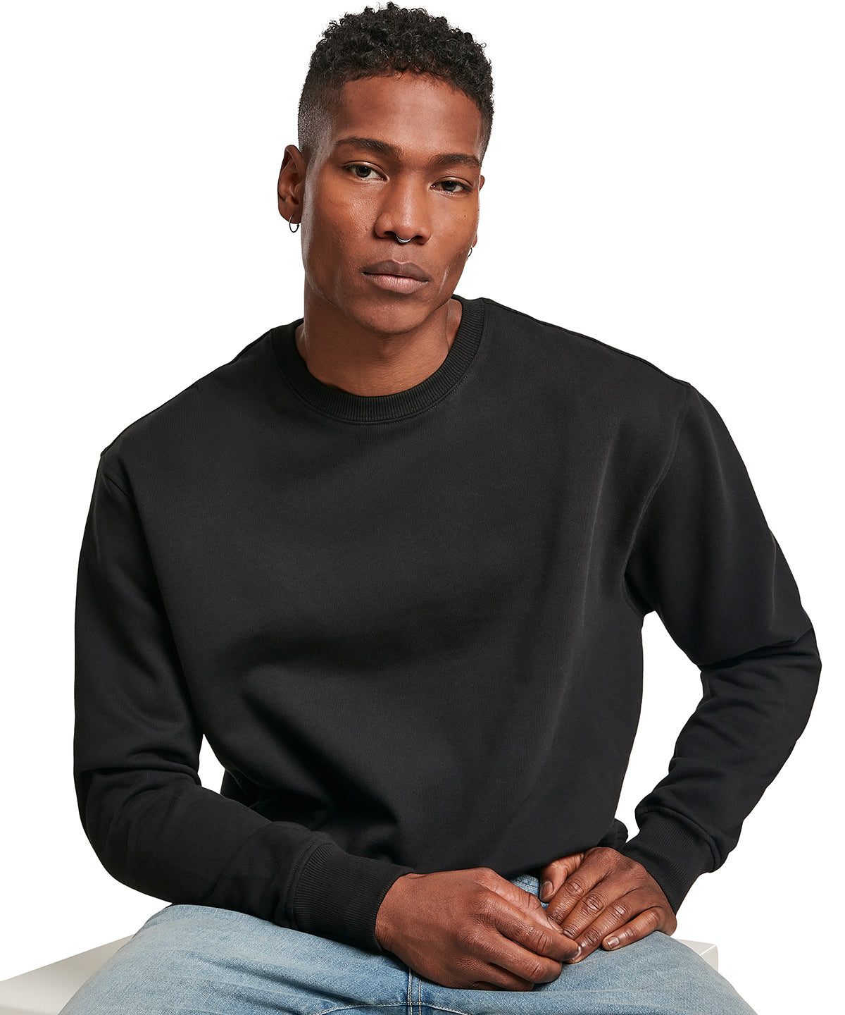 Premium oversize crew neck – lifestyle