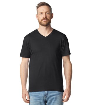 Softstyle™ v-neck t-shirt – lifestyle