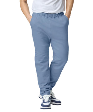 Softstyle™ midweight adult pocket sweatpants – lifestyle