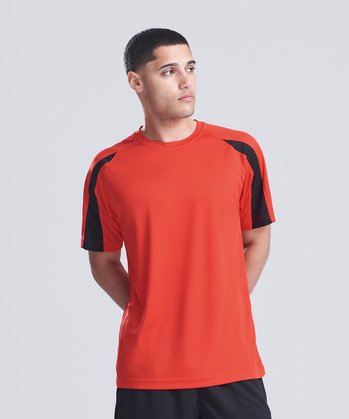 Contrast cool T – lifestyle