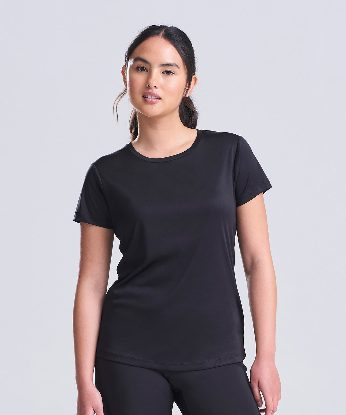 Women's cool smooth T – lifestyle