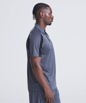 Contrast cool polo – lifestyle