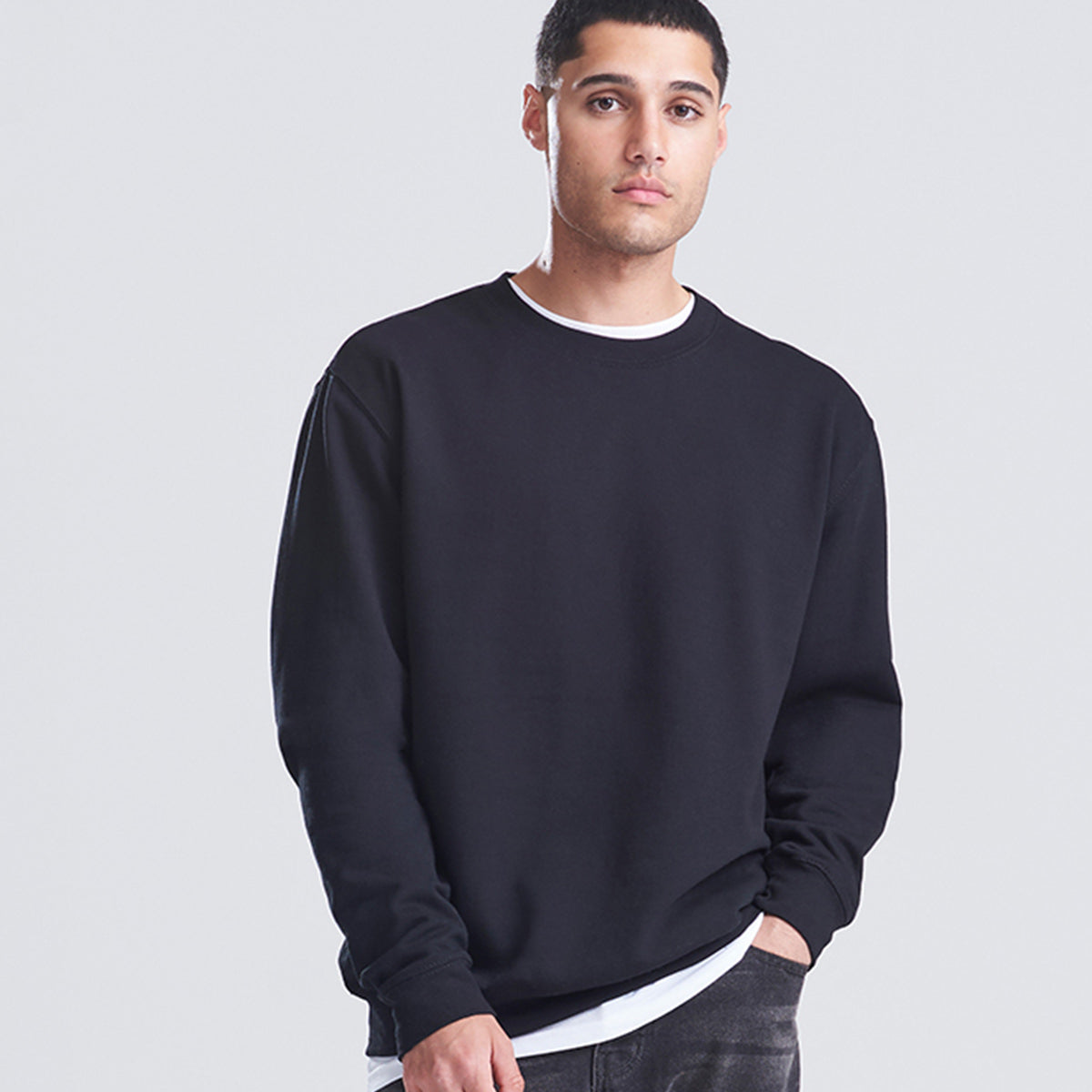 AWDis sweatshirt – lifestyle