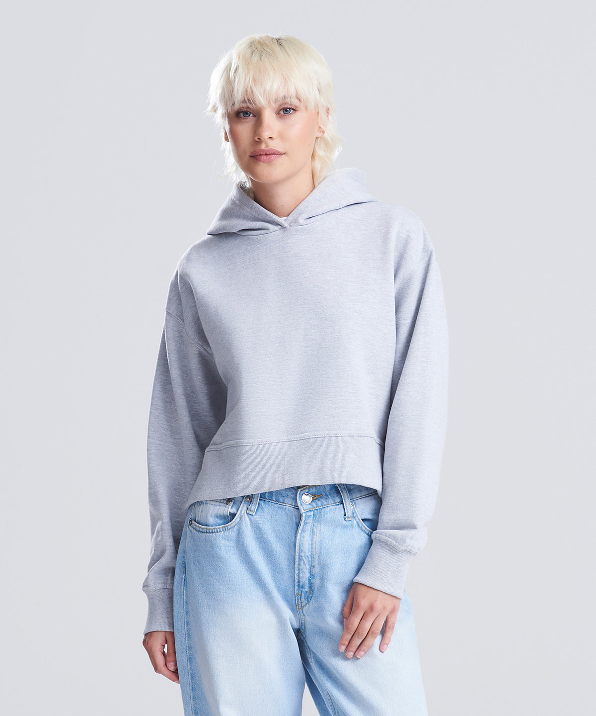 Women’s relaxed hoodie – lifestyle