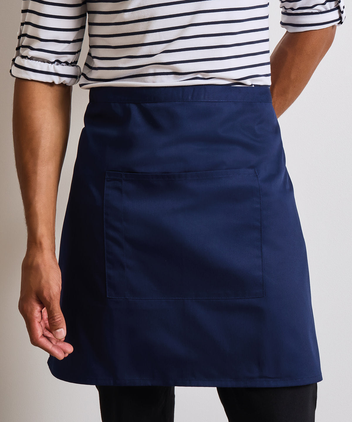 ‘Colours collection’ mid-length pocket apron – lifestyle