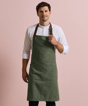Annex Oxford bib apron – lifestyle