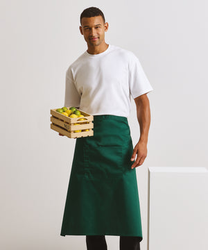 Colours bar apron – lifestyle