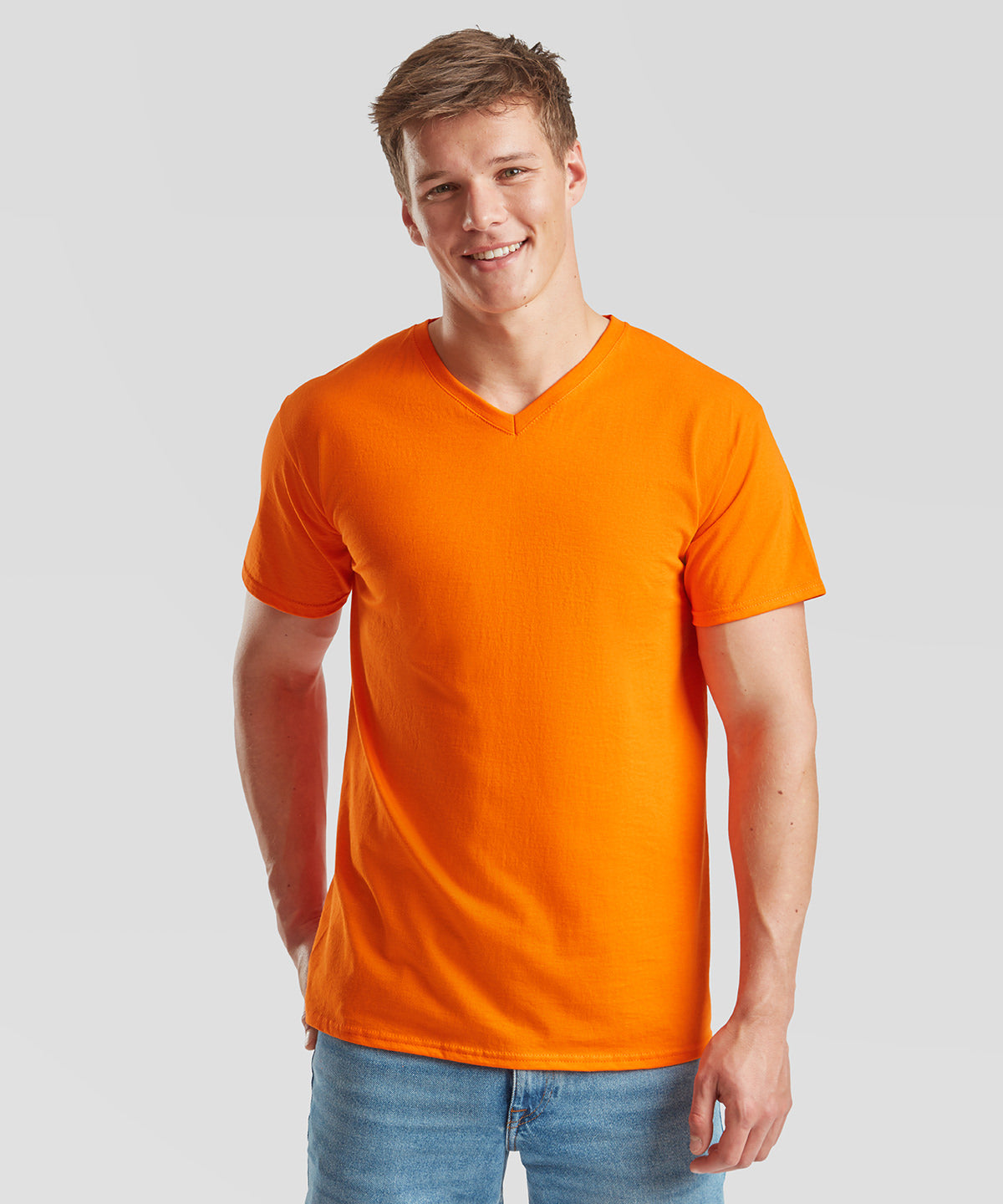 Valueweight v-neck T – lifestyle