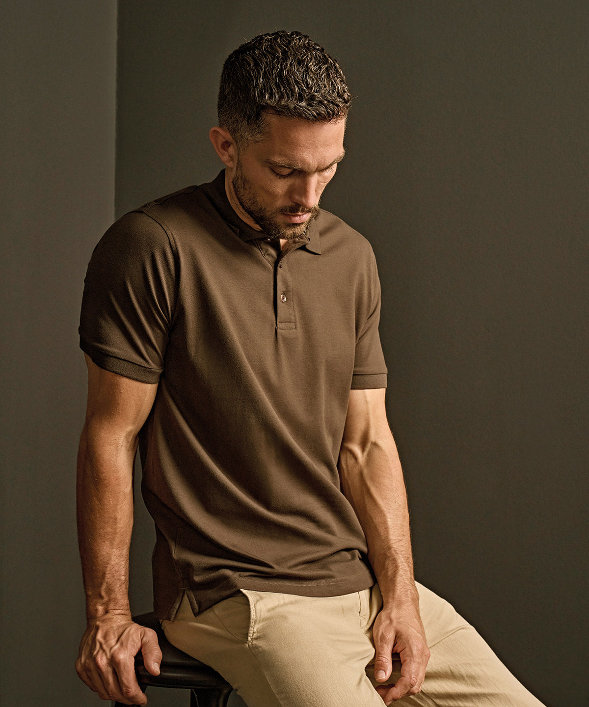 Luxury stretch polo – lifestyle
