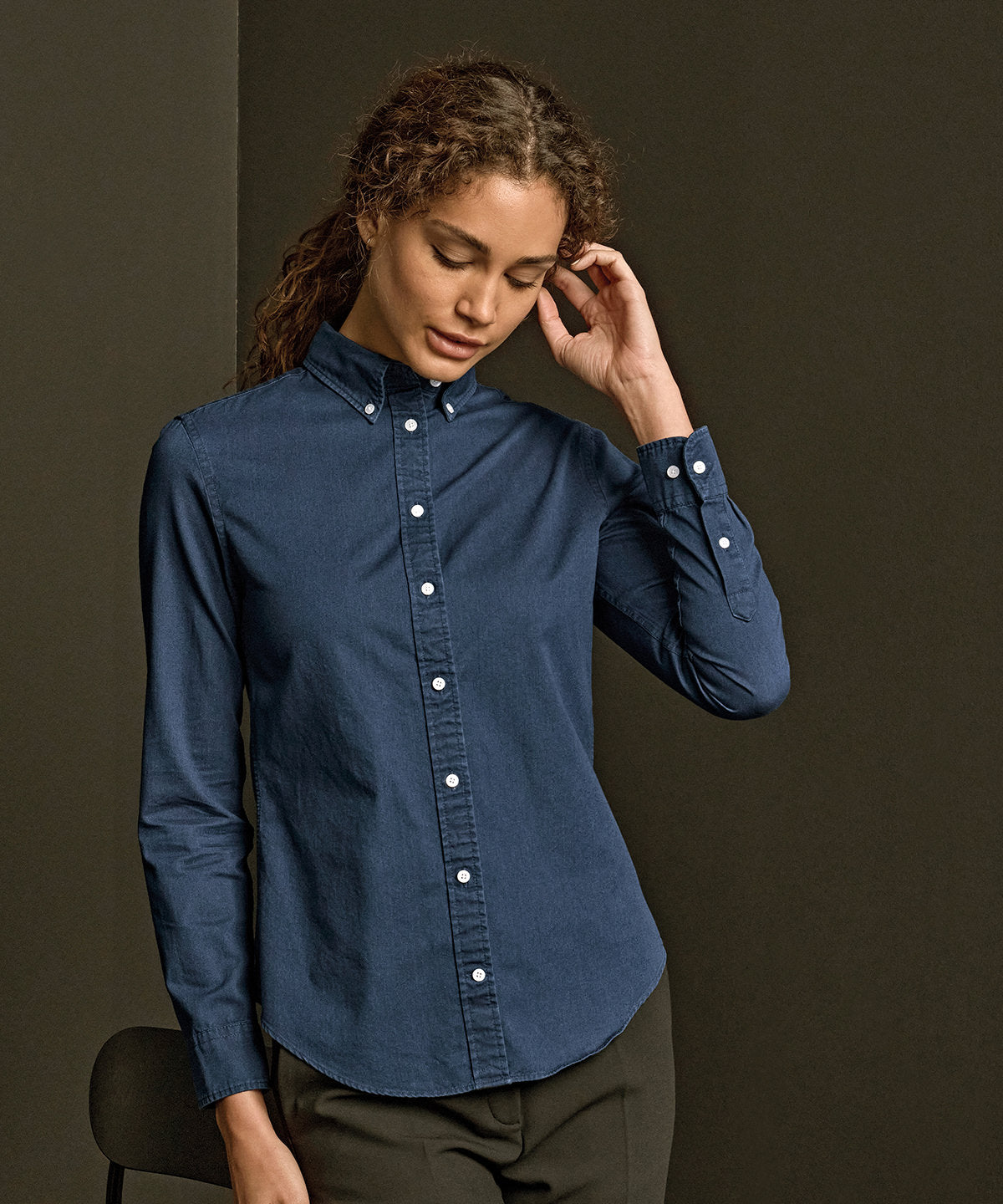 Women’s casual twill shirt (4003) – lifestyle
