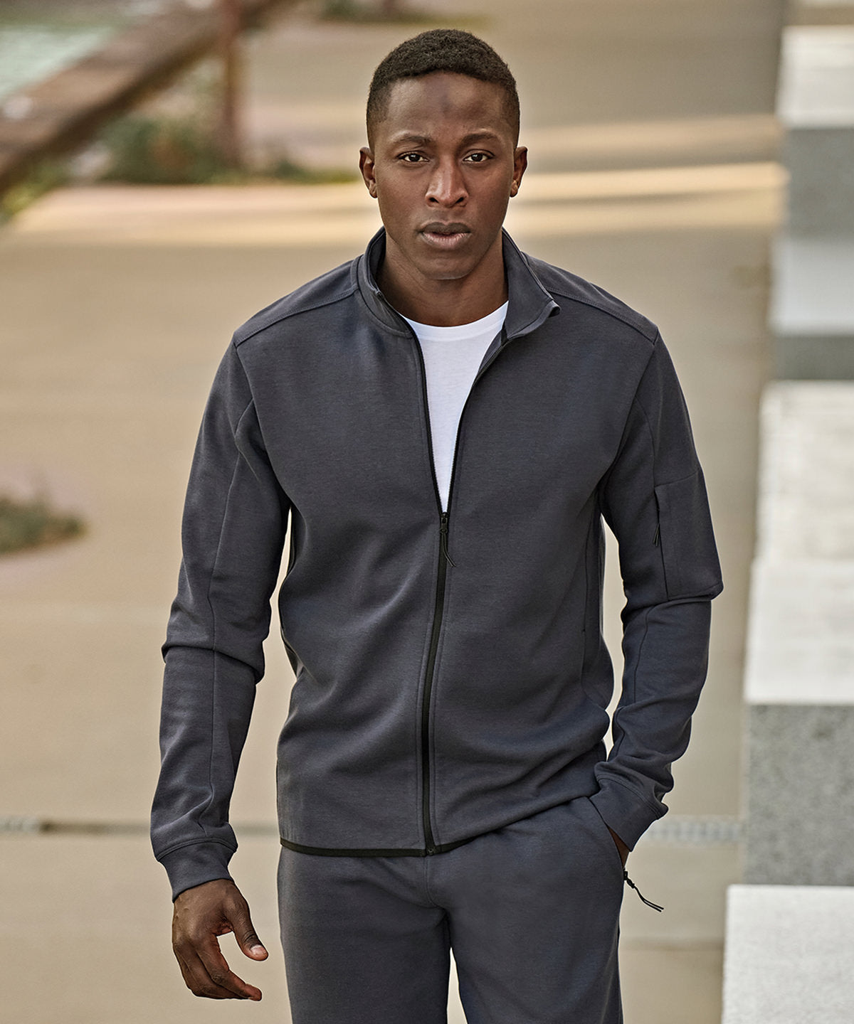 Athletic full-zip sweatshirt (5704) – lifestyle
