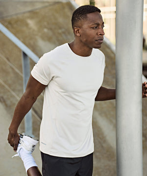 CoolDry tee (7020) – lifestyle