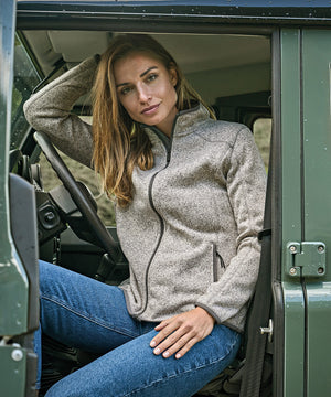 Women’s outdoor fleece (9616) – lifestyle