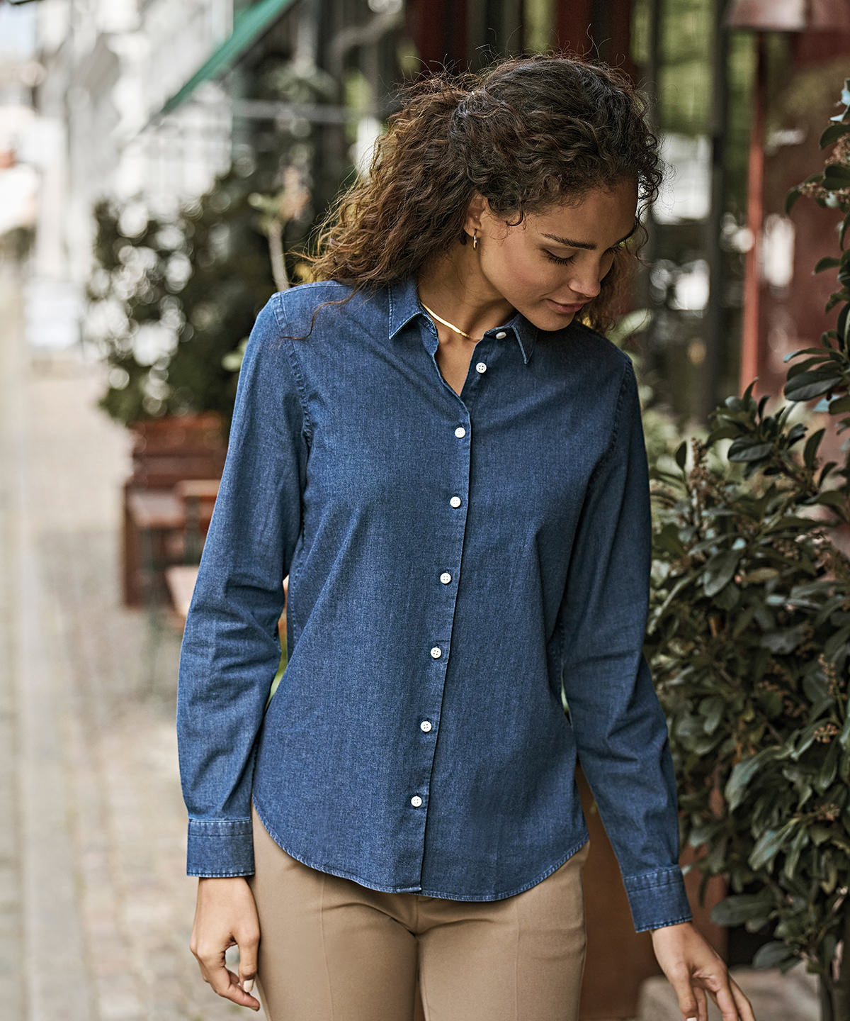 Women’s denim shirt (4005) – lifestyle