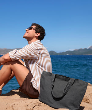 Garment-dyed shopper – lifestyle